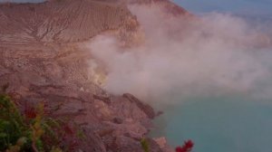 Ночное восхождение на вулкан Иджен | Голубая лава | Крупнейшее кислотное озеро