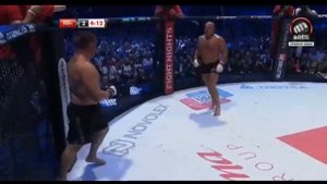 Не сдался и выстоял. Один из тяжелых боев Федора Емельяненко