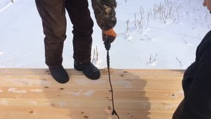 Крепление венцов сруба между собой деревянными нагелями