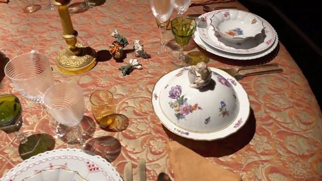 Датский дизайн Выставка столов с королевским фарфором Royal Copenhagen #дизайн #фарфор #дания #хюгг
