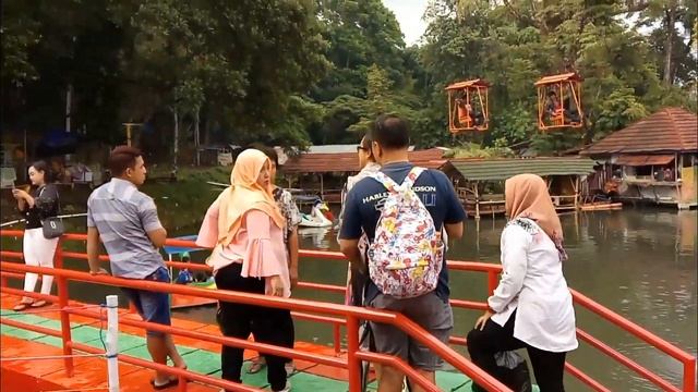 fish bite our legs @Cibulan Kuningan смотреть онлайн