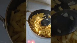 Картошечка с грибами (оленьи рожки, колпаки, сыроежки) 2020/ вкусные заводские круасаны на десерт.