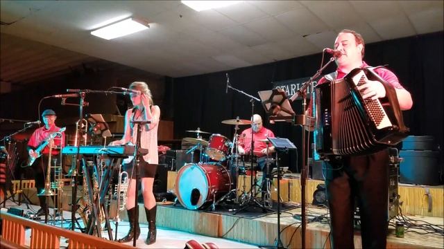 RED SHOES POLKA MOLLIE B WAHOO NE 10 30 17 смотреть онлайн