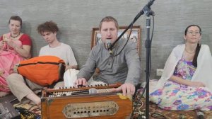 Мантра - Шри Нрисимха пранама в исполнении Николая прабху NAMA-AMRITAॐ