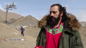 Камиль Мамаев проехал по канату на мотоцикле