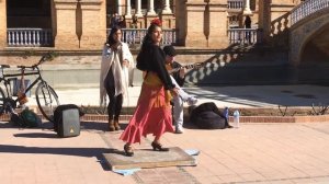 Baile y cante flamenco en la Plaza De España de Sevilla