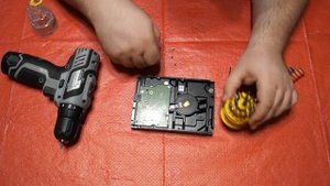 Раскрутка слизанных шлицов на шурупе или как выкрутить звездочку из жесткого диска