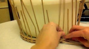 Прямая веревочка из трех трубочек. Плетение из газетных трубочек.