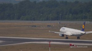 Эйрбас А321 авиакомпании Люфтганза приземляется в аэропорту Франкфурта-на-Майне.