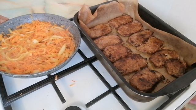 Блюдо на праздничный стол, отбивные из говядиныDish on the festive table, beef chops