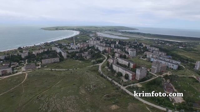 Щёлкино с видом на мыс Казантип с высоты птичьего полета (4К) смотреть онлайн