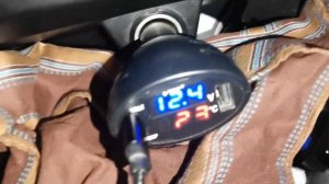 Лучшее автомобильное зарядное устройство 3 в 1- USB, вольтметр и термометр.