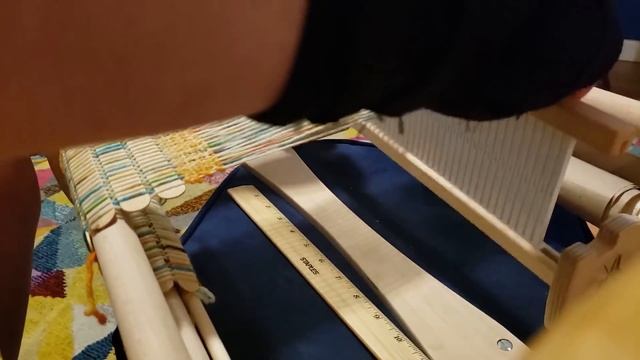 Weaving on a Rigid Heddle Loom for the First Time! Weaving Mug Rugs on a 15" Schacht Cricket Loom смотреть онлайн