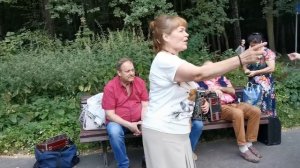 Измайловский пятачок, жаркий август! весёлая Матаня под гармонь. ? Гармонист Юрий Степашкин