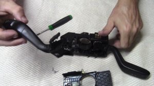 Гитара Volkswagen Transporter Т5 Базовый подрулевой переключатель .  Как разобрать ? Что внутри ?