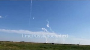 Российский оператор снимает работу ПВО. А тут рядом прилетает...