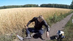 Падение и травма в начале покатушки на питбайке