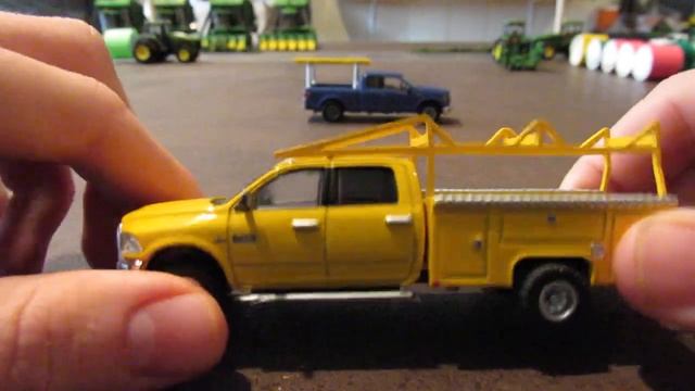 Greenlight 1/64 Ford F150 and Dodge 3500 Review смотреть онлайн