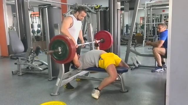 Владислав Андриенко жим лежа 140×5 смотреть онлайн