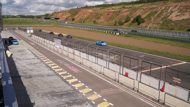 5-й этап Porsche Sport Challenge 2015 в Казани, финиш 1-го круга