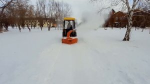 Снегоочиститель роторный Уралец - Уборка снега в городском сквере