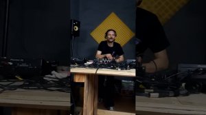 Dj Pastis en sesión el GENIO! Cojan el paraguas que viene lluvia intensa de sentimientos!.mp4