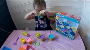 Подарок от деда мороза!Лепим пирожное из пластелина Плэй до!Making cakes from Play doh!