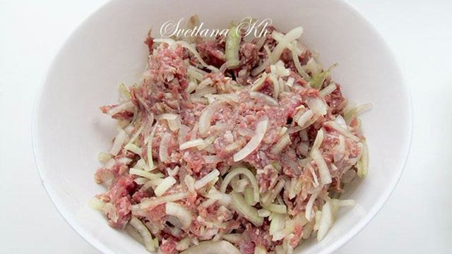 Самса с мясом и помидорами