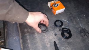 Распаковка ремкомплекта для передних суппортов от MASUMA на Toyota Hilux Surf KZN185 1KZ-TE