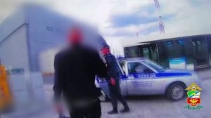 В Красноярске транспортные полицейские задержали авиапассажира за хулиганские действия