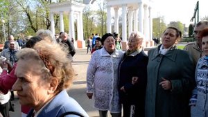 Танцы, песни в городском парке г.Орла.Автор видео Валерий Гулякин.