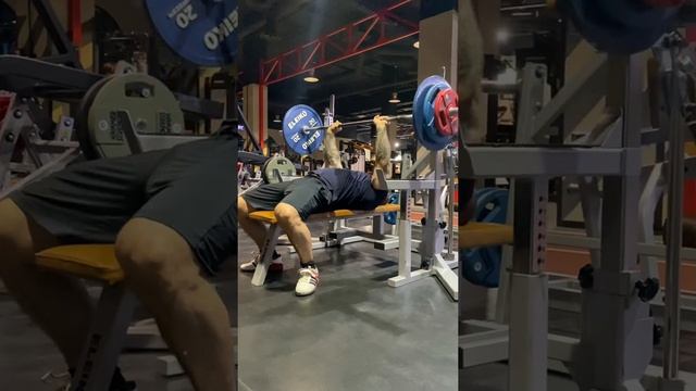 Жим лёжа узким хватом 110 кг смотреть онлайн