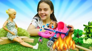 Жизнь БАРБИ! Как поднять настроение беременной Барби на пикнике? Барби и Кен