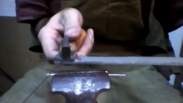 Как сделать сапожный крючок для прошивки обуви. Лобзик+пилка медицинская (мой метод).