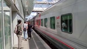 ЭП2К-156 с поездом на новом вокзале Москвы