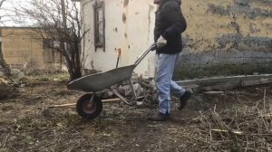 РАСКОПАЛ СТАРЫЙ  ФУНДАМЕНТ И ПОПЕРЛИ НАХОДКИ..