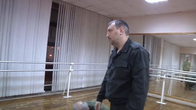 освобождение от захватов используя вращательный момент.