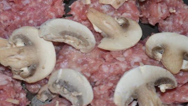 Блины фаршированные сырно-мясной начинкой