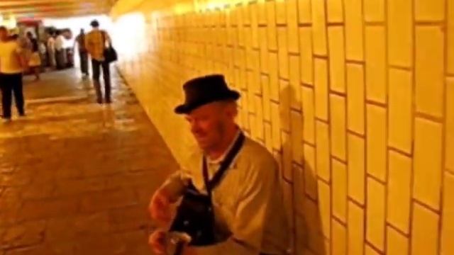 MOSCOW: ВЫЖИТЬ В МЕГАПОЛИСЕ-(подземные музыканты)