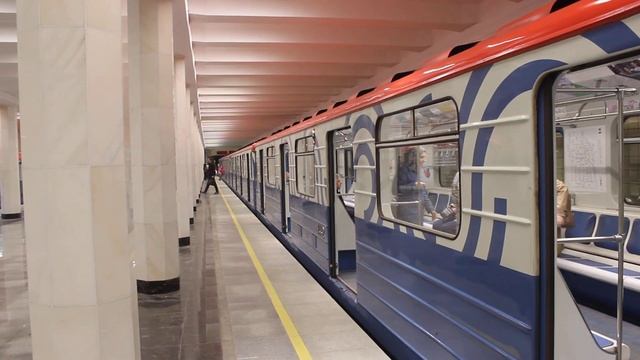 Обновленная станция "Коломенская" и поезд 81-717/714, следующий в центр