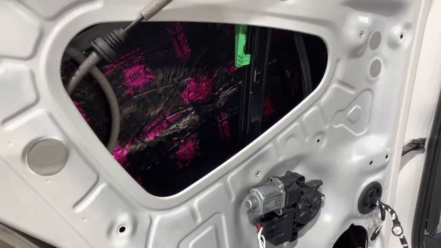 Volkswagen Tiguan II шумка СГМ. Отсекание посторонних шумов с улицы, подавление внутрисалонных шумо