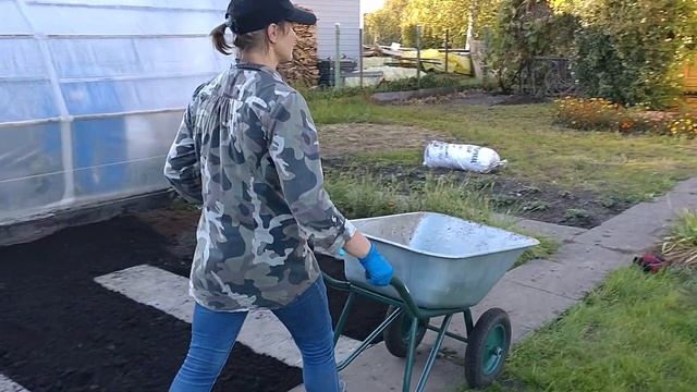 подготовка места для грядок, владения червя, танец "кудах-тах-тах", выкрутас тачки, туда - это куда смотреть онлайн