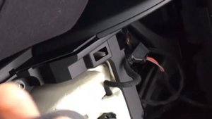 Audi A3. Снимаем центральную консоль.