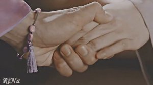 [Лунный свет,влекомый облаками]