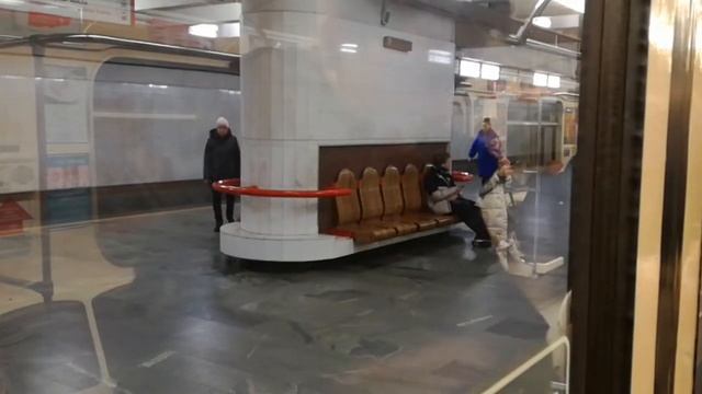 Станция Автозаводская, следующая станция Партизанская, объявление на белорусском языке в метро