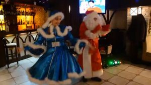 Дед Мороз и Снегурочка зажигают на корпоративе