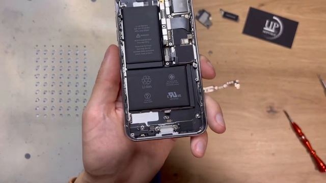 Ремонт iPhone X , замена батареи , разборка телефона , новый аккумулятор СЦ “UPservice”