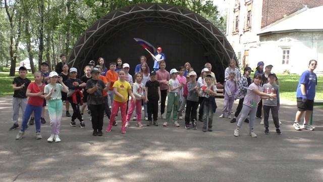 Танцевальный флешмоб 12 июня 2023 МОУ СШ им. Ф. И.Толбухина ЯМР #россияКДШ смотреть онлайн