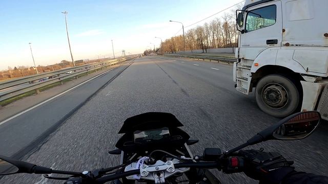 BMW G310GS Юбилейный гусенок. Передал ощущения в кадр.