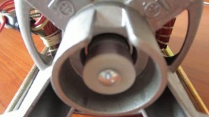 ariston двигатель. где у него щетки?